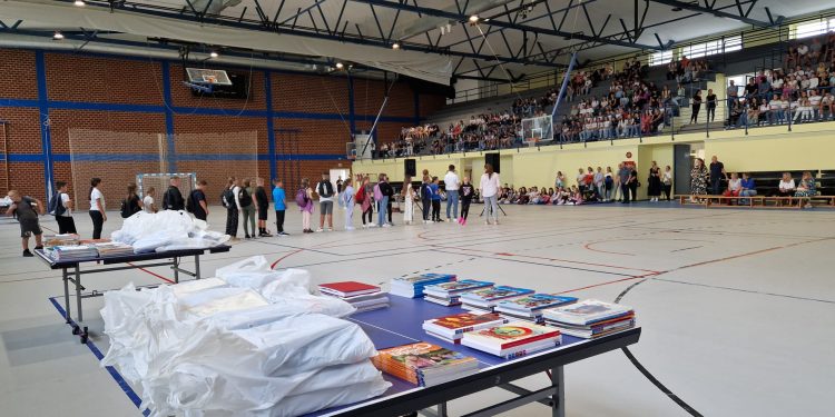 Općina Rovišće osigurala bilježnice i pribor za sve školarce