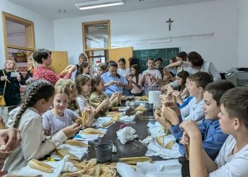 U Širokom Brijegu izrađivali lutkice od velikogrđevačke komušine