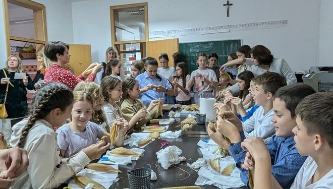 U Širokom Brijegu izrađivali lutkice od velikogrđevačke komušine