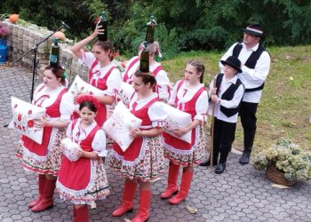 Bjelovarski Mađari nastupili na karlovačkoj Kestenijadi