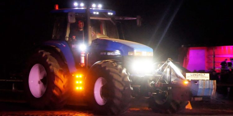 Opasnost na cesti, pijan i bez vozačke po noći za volanom neregistriranog traktora