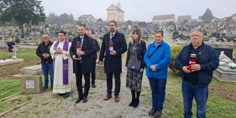 Županijsko izaslanstvo odalo počast stradalim braniteljima