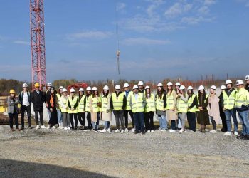 Studenti iz Osijeka potegnuli do Grubišnog Polja da obiđu gradilište Cetra za starije osobe