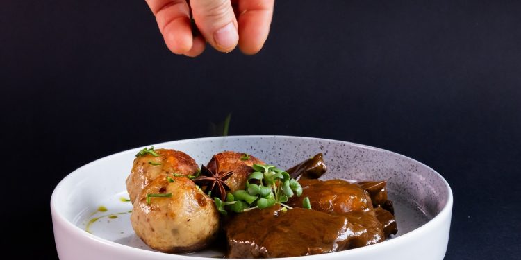 Tvoja fotka na naslovnici kuharice ?!