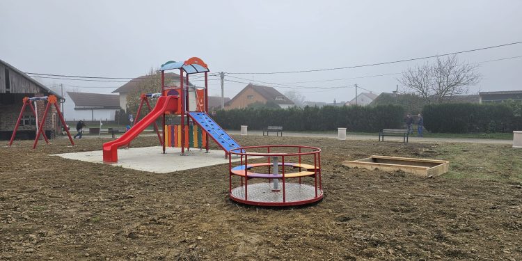 Uređeno novo dječje igralište u Rovišću