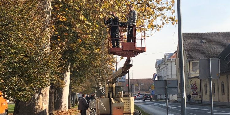 Počelo ukrašavanje grada