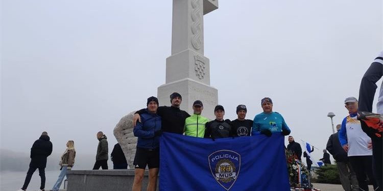 Vukovaru s ljubavlju- policijski službenici PU bjelovarsko-bilogorske poklonili se žrtvama Vukovara