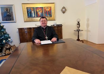 Božićna poruka bjelovarsko-križevačkog biskupa Vjekoslava Huzjaka:„A ti Betleheme, zemljo Judina! Nipošto nisi najmanji među kneževstvima Judinim jer iz tebe će izaći Vladalac koji će pasti narod moj – Izraela“ (Mt 2, 6)