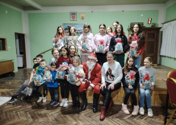 Županijsko Vijeće mađarske nacionalne manjine i ove je godine podijelilo prigodne poklone najmlađima