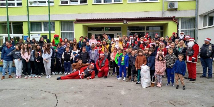 Općina Sirač razveselila školarce i umirovljenike