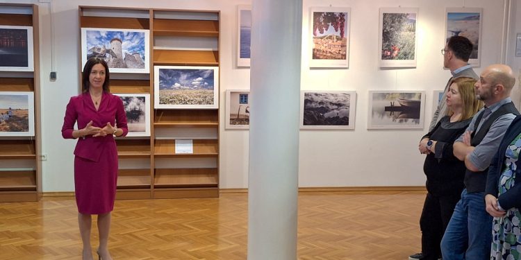 U Srednjoškolskom otvorena izložba nagrađivanog fotografa