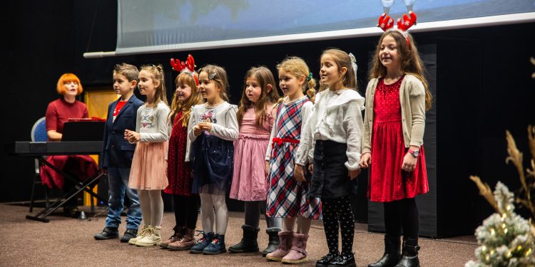 Koncert ”Ususret Božiću” ispunio Kulturni centar Rovišće