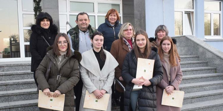 Osigurane stipnedije za grubišnopoljske studente i učenike