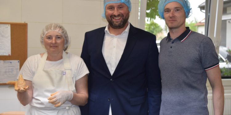 Domaći OPG, Komušana, proslava blagdana dobili Suncokret ruralnog turizma