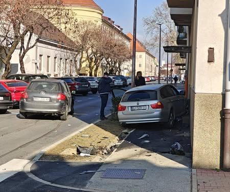 Ljudi, i u drugim gradovima ima više automobila, a manje parkinga!