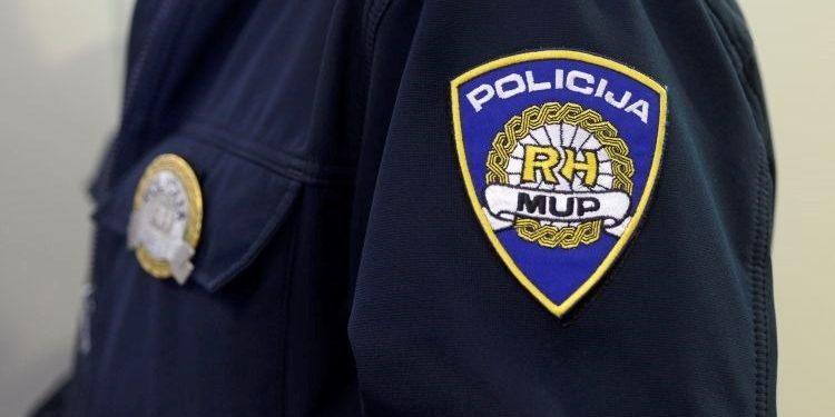 Iz policijska bilježnice, ukraden mobitel, srušena biciklistkinja i naivna prevara