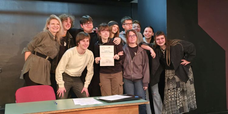 U Bjelovaru glumci, u Čazmi glazbenici ‒ Brojna publika uživala u predstavama i glazbenoj izvedbi puhačkih orkestara