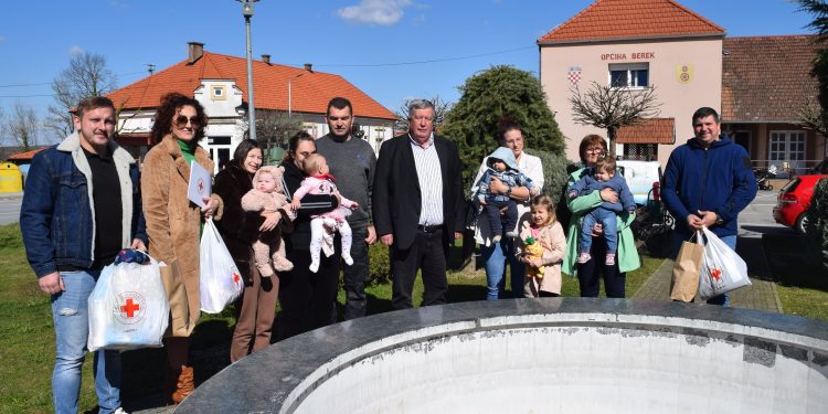 Tonković darivao novorođenčad: Među vama je možda i budući načelnik ili načelnica!