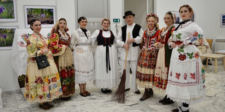 Izašla je sjajna zvijezda- posebna izložba bilogorske i moslavačke tradicije u Zagrebu