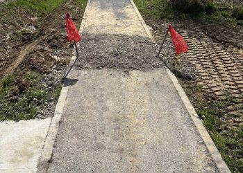 Nesavjesni mještani uništili nogostup u Velikom Grđevcu