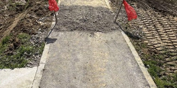 Nesavjesni mještani uništili nogostup u Velikom Grđevcu