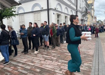 Još stignete, ribice i šarani uz hladno pivo dijele se na korzu