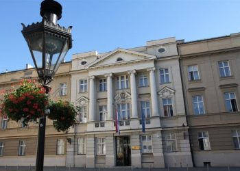 Zavodi i domovi zdravlja pod povećalom Državne revizije i DORH-a