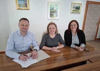 Županija financira trošak pratnje roditeljeljima za vrijeme liječenja djeteta u Općoj bolnici Dr. Anđelko Višić