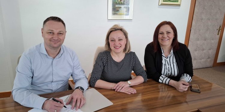 Županija financira trošak pratnje roditeljeljima za vrijeme liječenja djeteta u Općoj bolnici Dr. Anđelko Višić