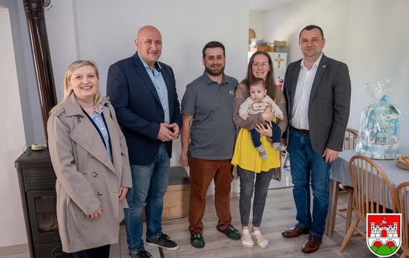 Leu, Matea i njihove roditelje obišla gradska delegacija