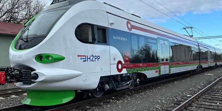 Povijesni dan za županiju, stiže prvi elektrobaterijski vlak