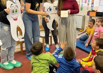 Učenici Medicinske škole educirali mališane o dentalnoj medicini