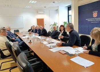 Ministar voćarskom sektoru obećao dodatnu pomoć