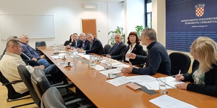Ministar voćarskom sektoru obećao dodatnu pomoć