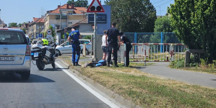 Prometna nesreća kod pružnog prijelaza na Slavonskoj- električnim romobilom zaletio se u rampu