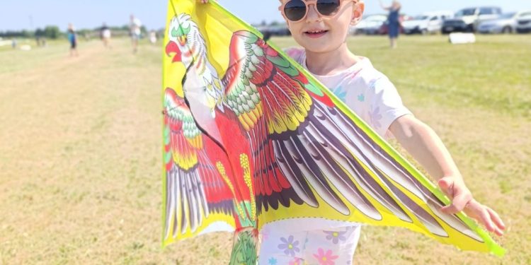 Dječja zmajada u Brezovcu: Šarenilo neba oduševilo najmlađe