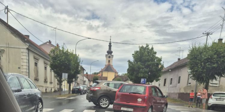Pripazite, prometna nesreća na križanju Rusanove i Ul. dr. Ante Starčevića