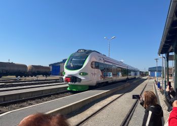 Elektrobaterijski vlak od sada u redovnom prometu i subotu na Terezijanu i natrag vozi besplatno