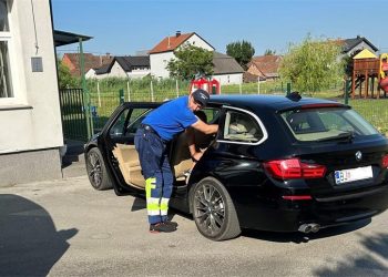 Na električnom romobilu i bez kacige dovezao dijete u vrtić