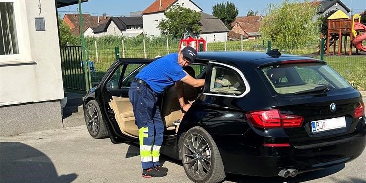 Na električnom romobilu i bez kacige dovezao dijete u vrtić