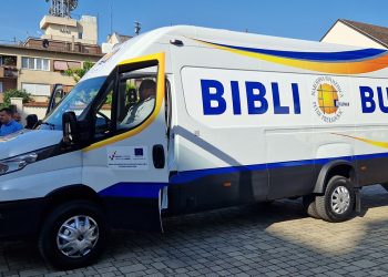 Bibliobus ispred bjelovarske knjižnice