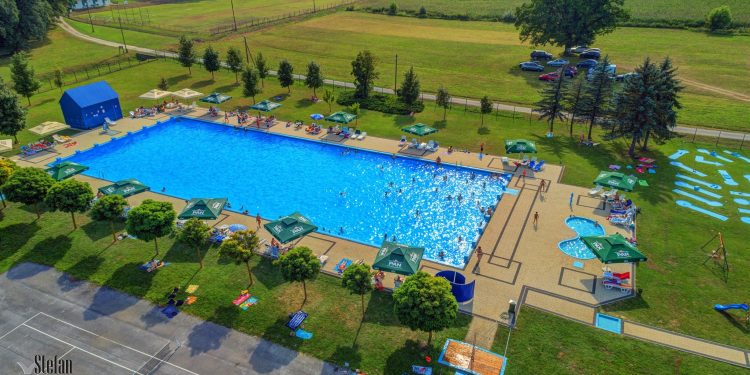 U besplatnu školu plivanja besplatnim prijevozom