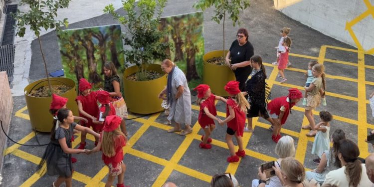 Bjelovar i Dubrovnik povezani kazalištem: „Šuma Striborova“ rasplamsala maštu najmlađih