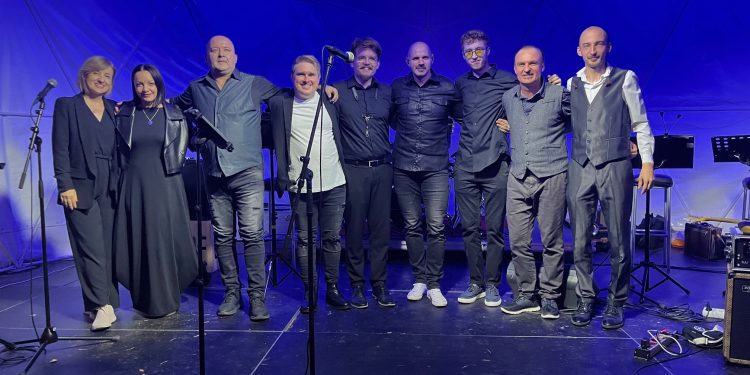 Čolićevi hitovi orili su se bjelovarskim centrom