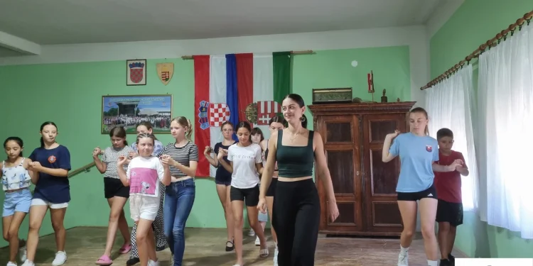 Četvrtu godinu zaredom uspješno se provodi projekt plesnih radionica Zajednice Mađara Pisanica