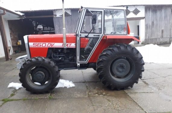 Maloljetnica lažno prodavala traktore