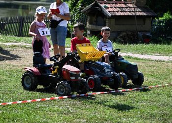 Nedjelja u Velikom Grđevcu rezervirana za traktorsku zabavu svih generacija