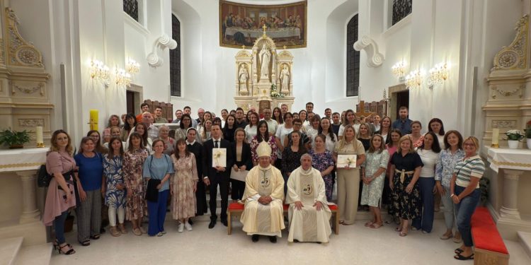 Mandate za novu školsku godinu primio 21 vjeroučitelj, trajni mandat dvije vjeroučiteljice