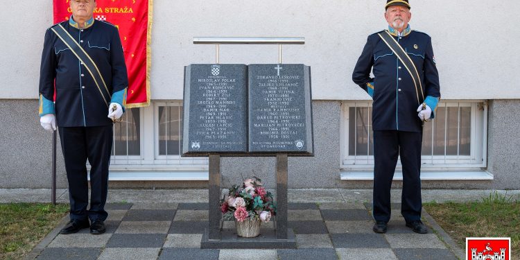 Kolege i brojni građani naklonili se daruvarskim žrtvama