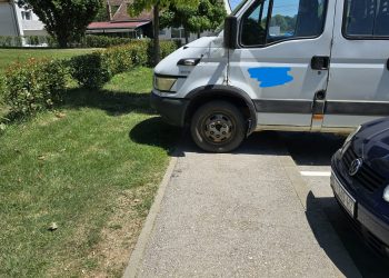Iz Općine Rovišće opominju vozače nepropisno parkiranih vozila